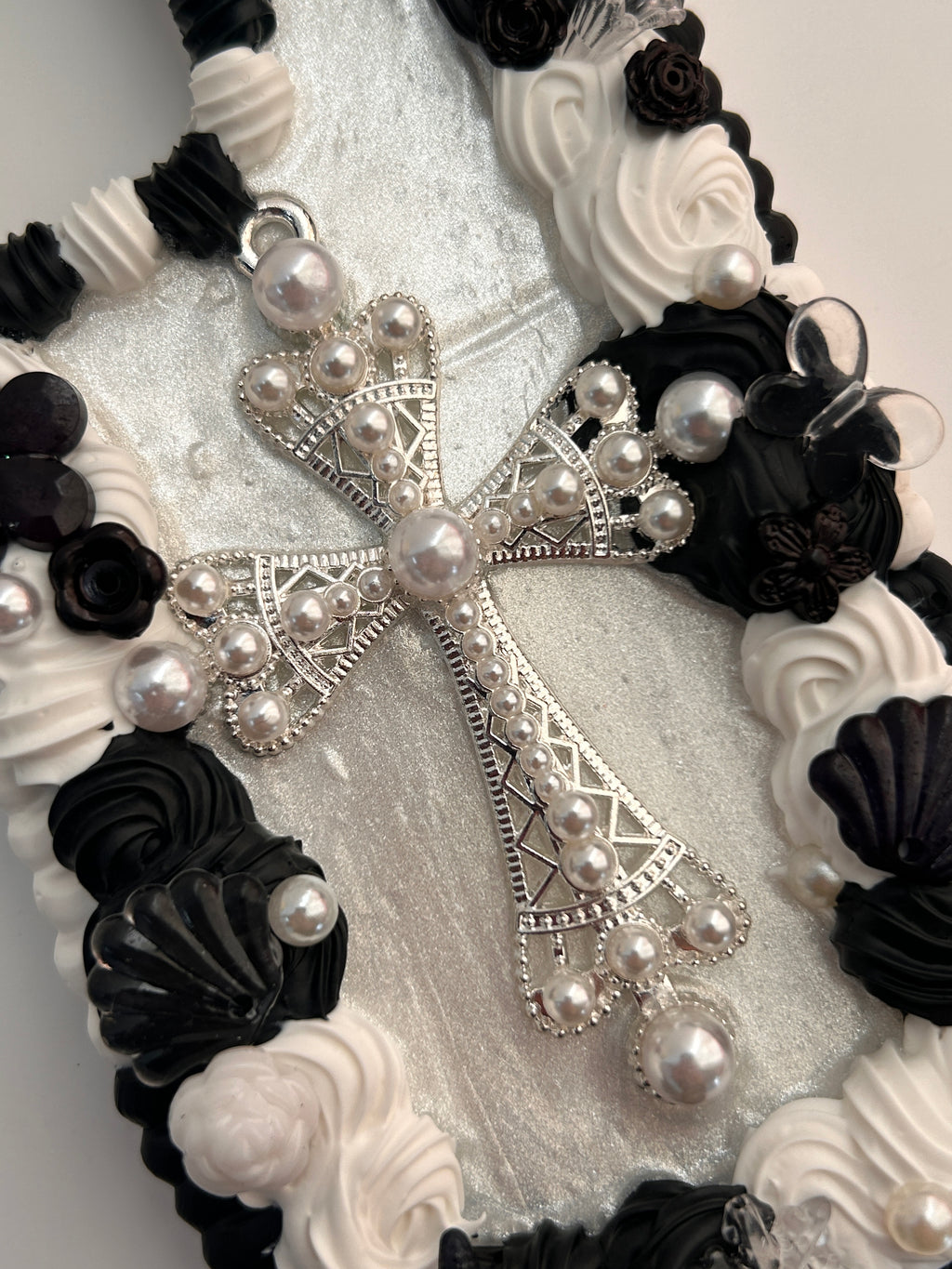 Baroque Pearl Cross Decoden Phone Case