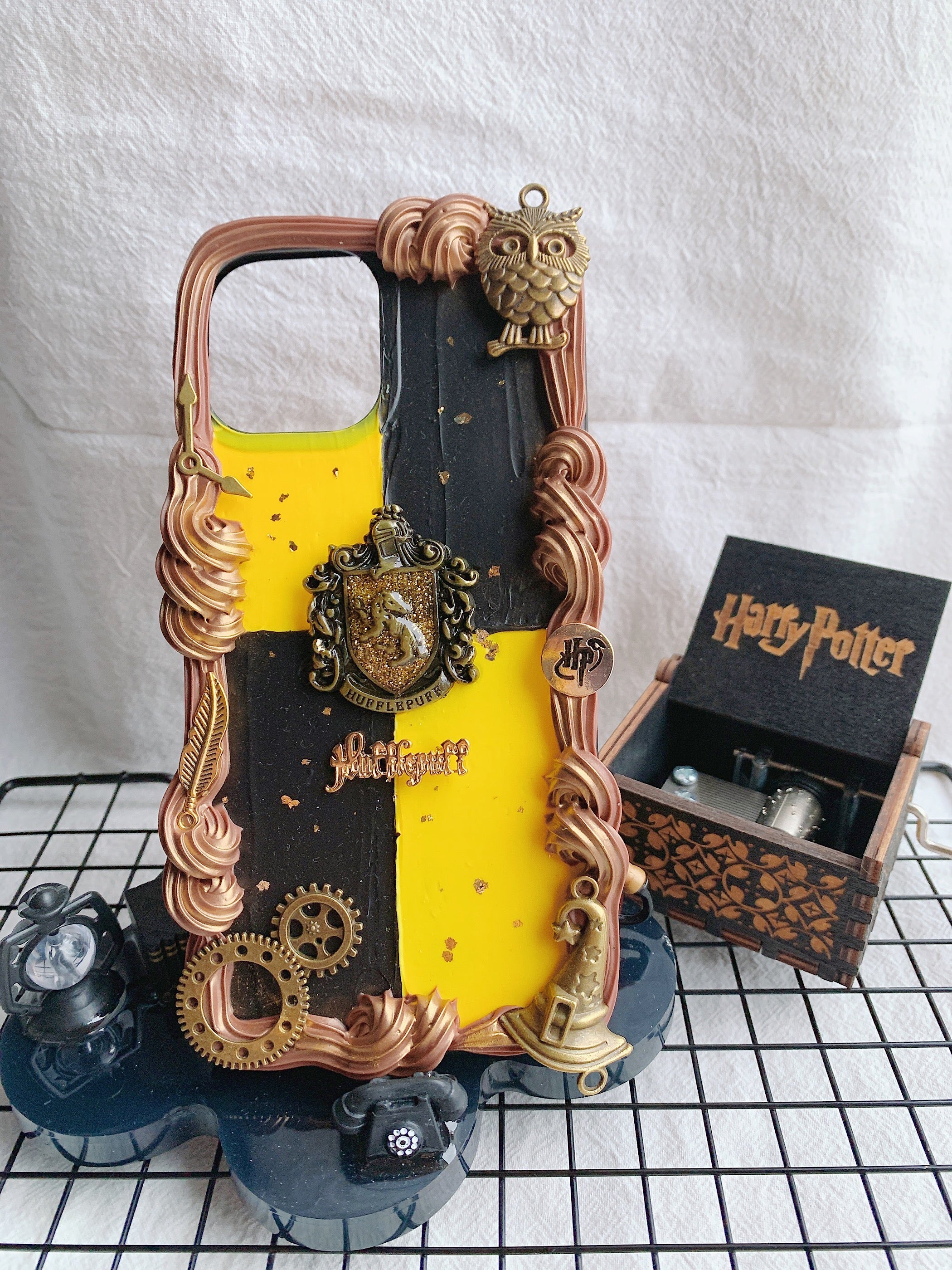 Harry Potter Hufflepuff Handmade Decoden Phone Case｜All Models Available