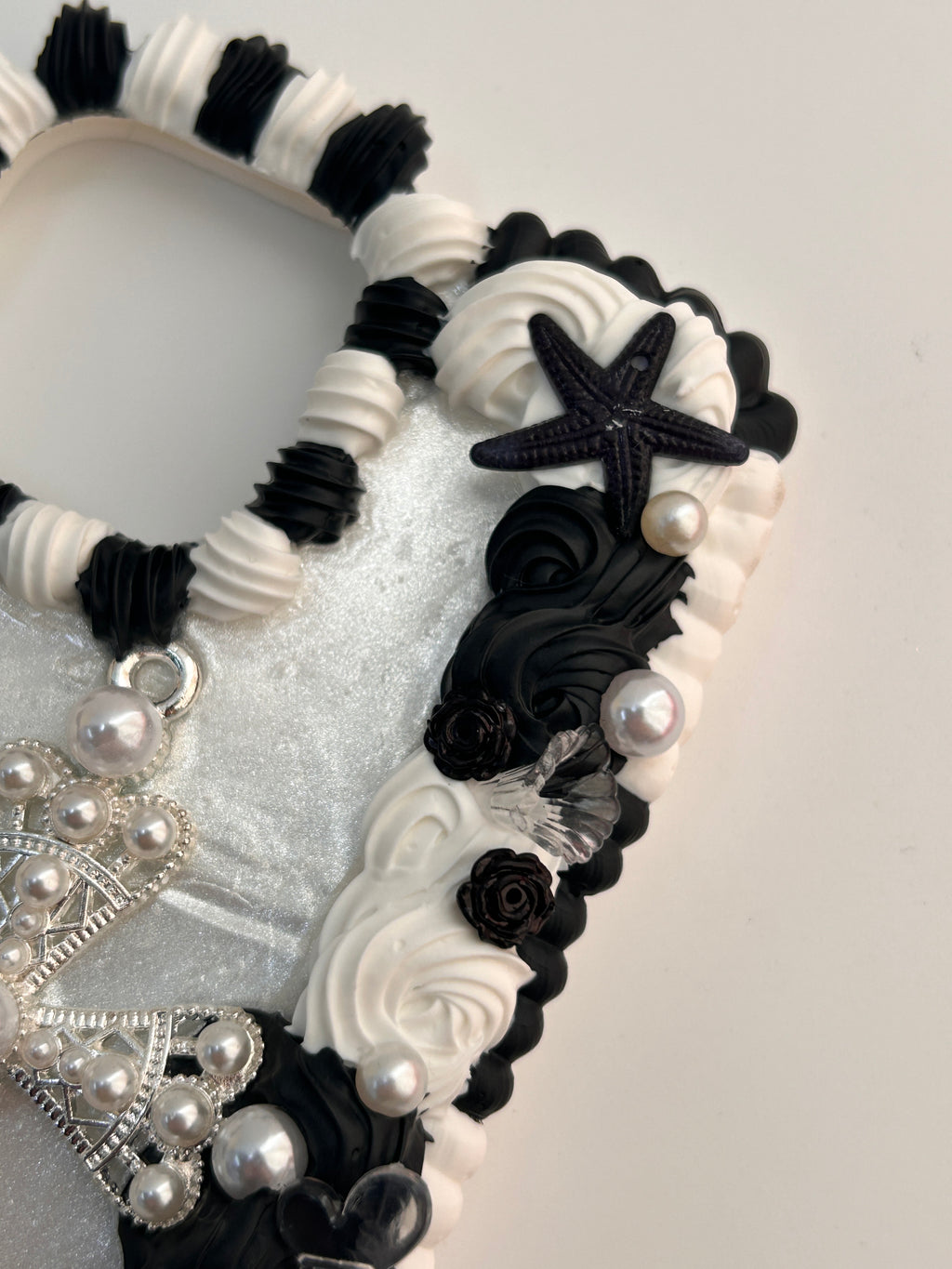 Baroque Pearl Cross Decoden Phone Case