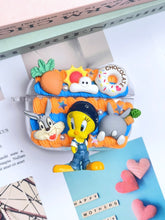 Carregar imagem no visualizador da galeria, Tweety Bird Decoden Earbud Case AirPods Case For Any Model
