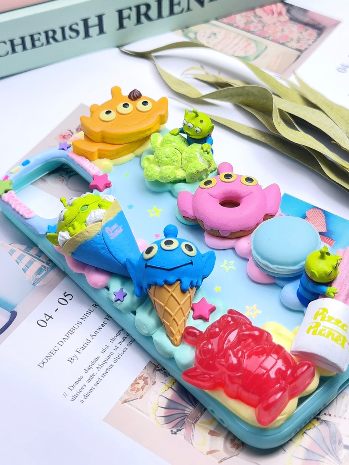 Handmade Decoden Phone Case｜All Models Available ｜Toy Alien