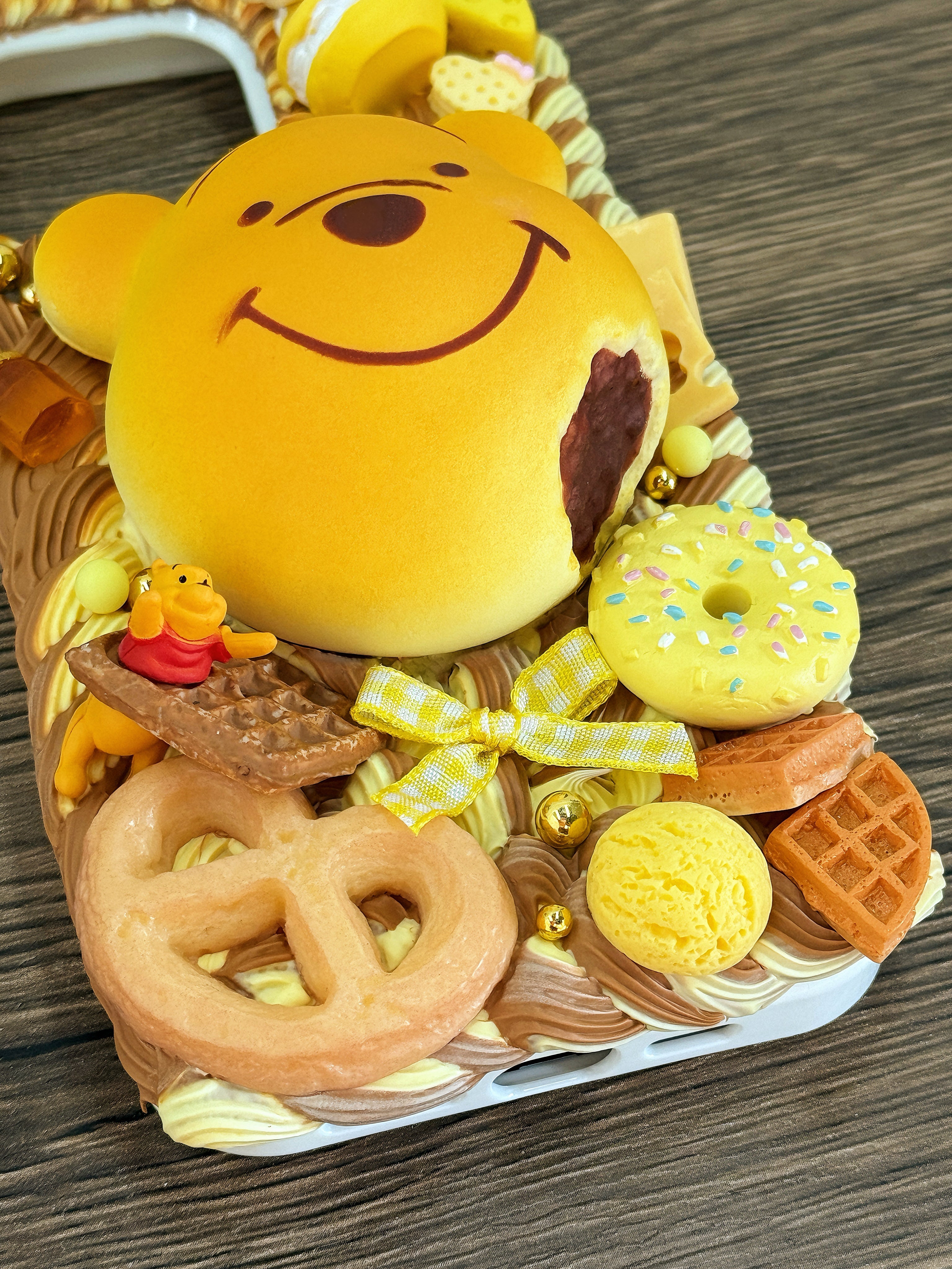 Winnie the Pooh Handmade Decoden Phone Case｜All Models Available