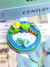 Cargar imagen en el visor de la galería, Toy Story Aliens Decoden Stand for Phone/Tablet
