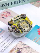 Carregar imagem no visualizador da galeria, Harry Potter Hufflepuff Decoden Earbud Case AirPods Case For Any Model
