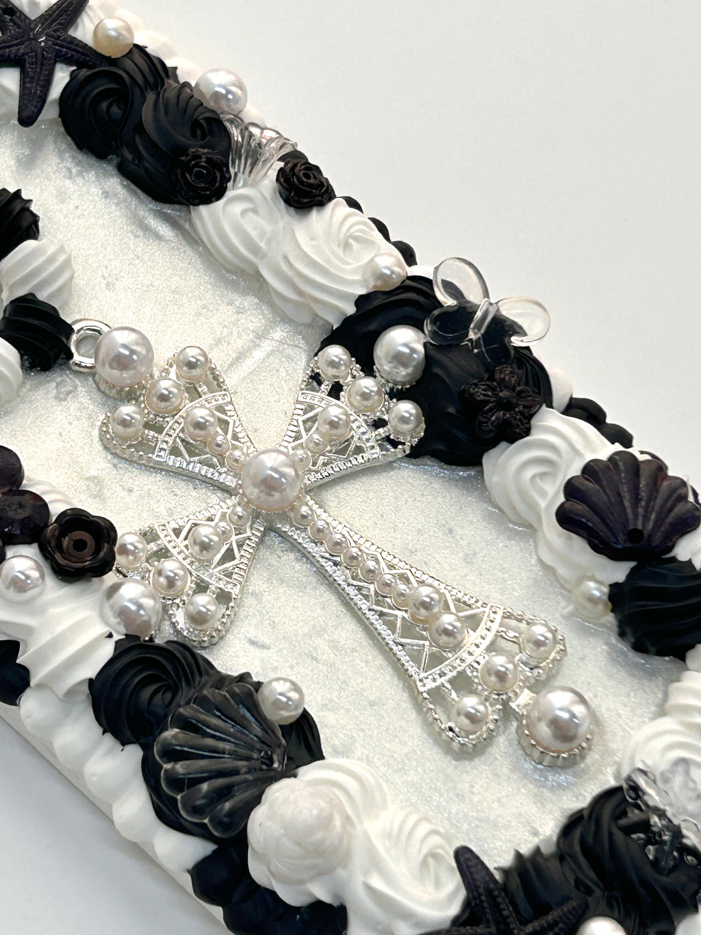 Baroque Pearl Cross Decoden Phone Case