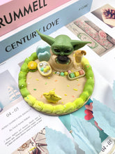 Carregar imagem no visualizador da galeria, Baby Yoda Decoden Stand for Phone/Tablet
