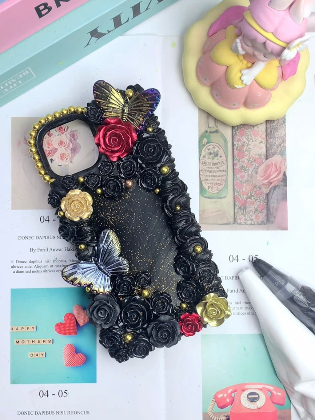 Baroque Sofa Black Rose Decoden Phone Case