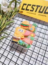 Carica l&#39;immagine nel visualizzatore di Gallery, SpongeBob Decoden Earbud Case For Any Model
