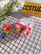 Carica l&#39;immagine nel visualizzatore di Gallery, Toy Story Lotso Bear Decoden Earbud Case For Any Model with Keychain
