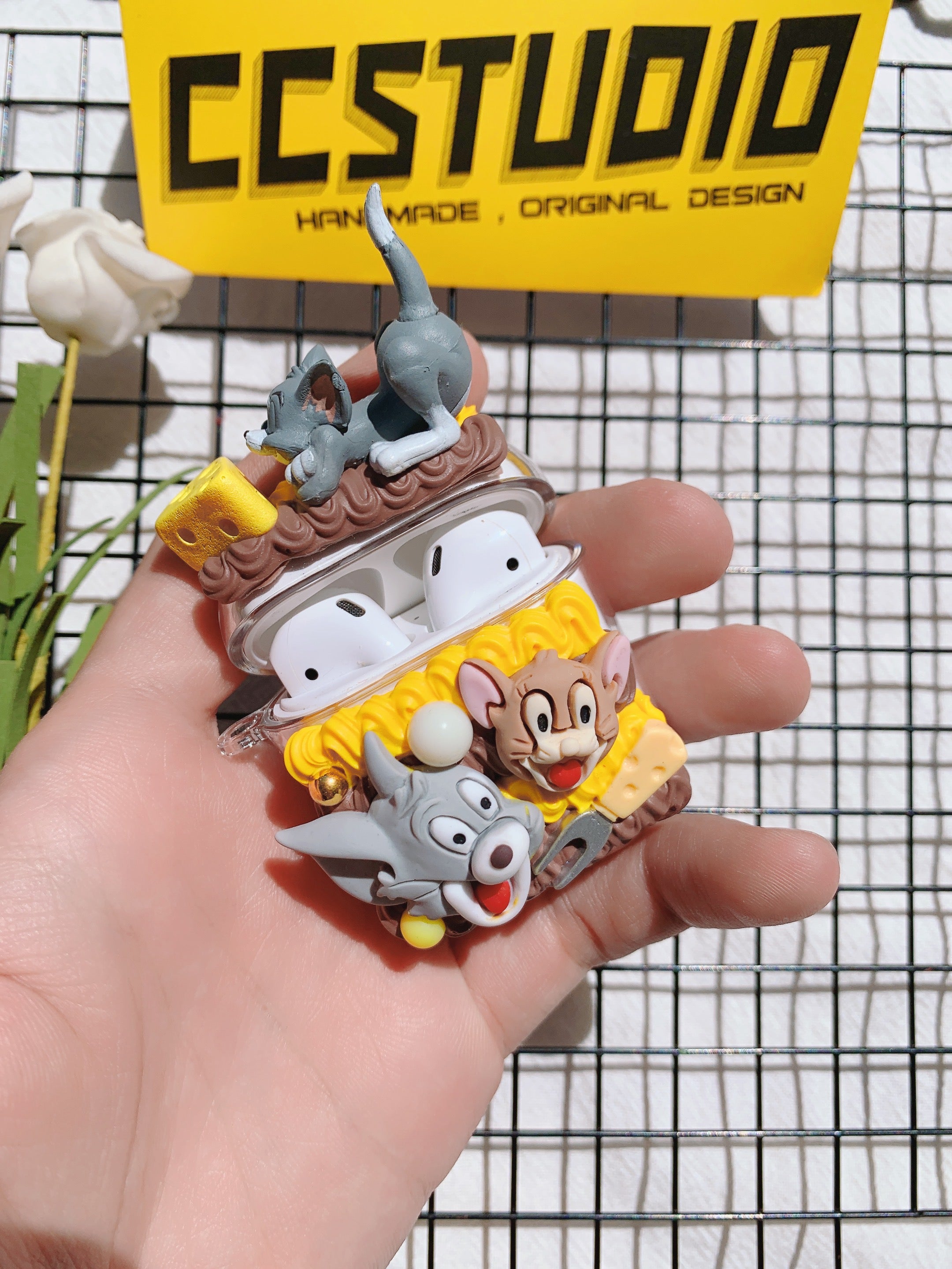 Tom and Jerry Decoden Earbud Case For Any Model